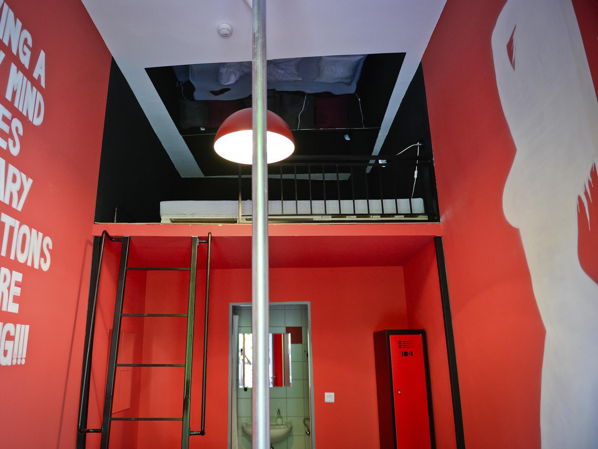 Lol Boutique Hostel City Center Будапеща Екстериор снимка
