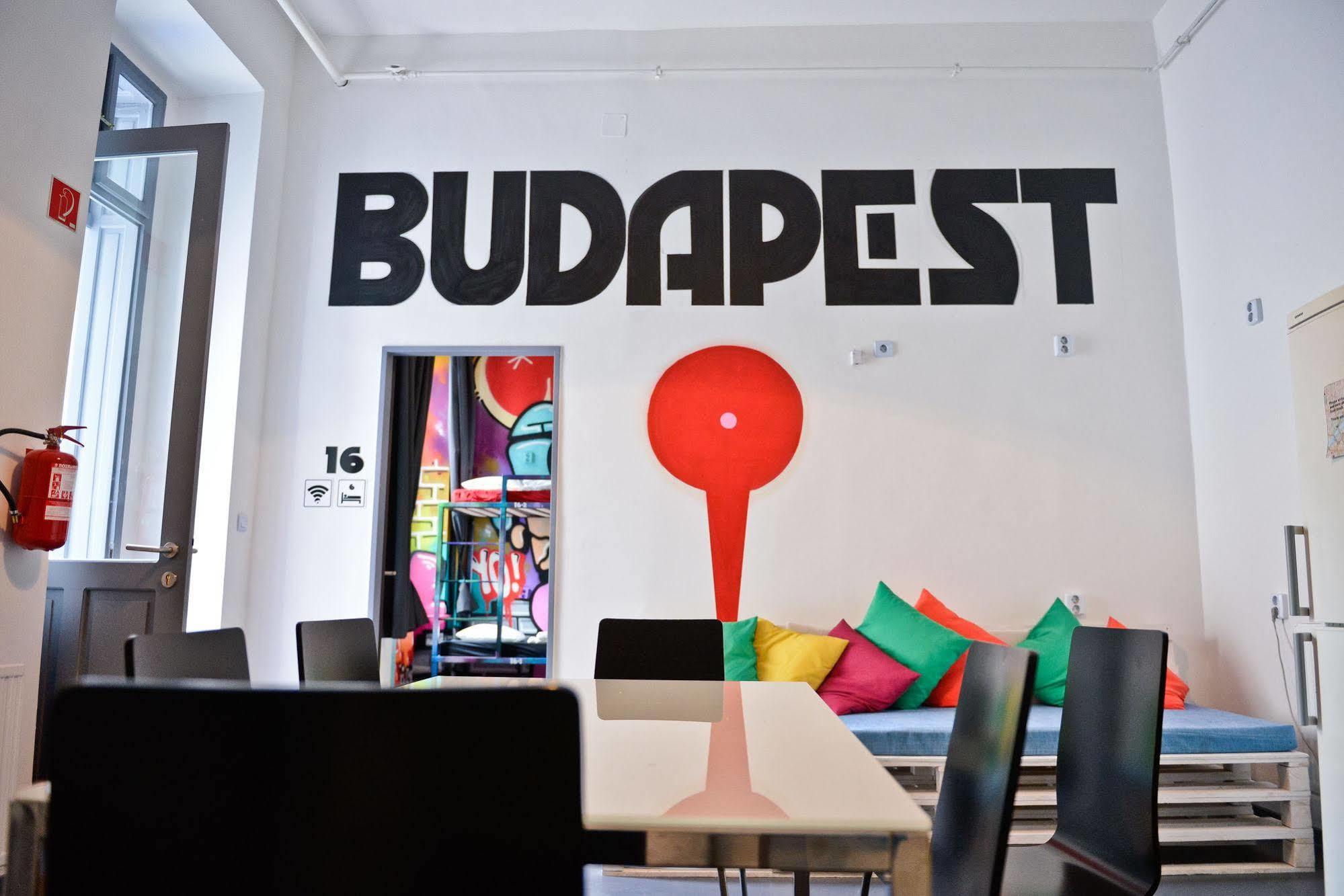 Lol Boutique Hostel City Center Будапеща Екстериор снимка