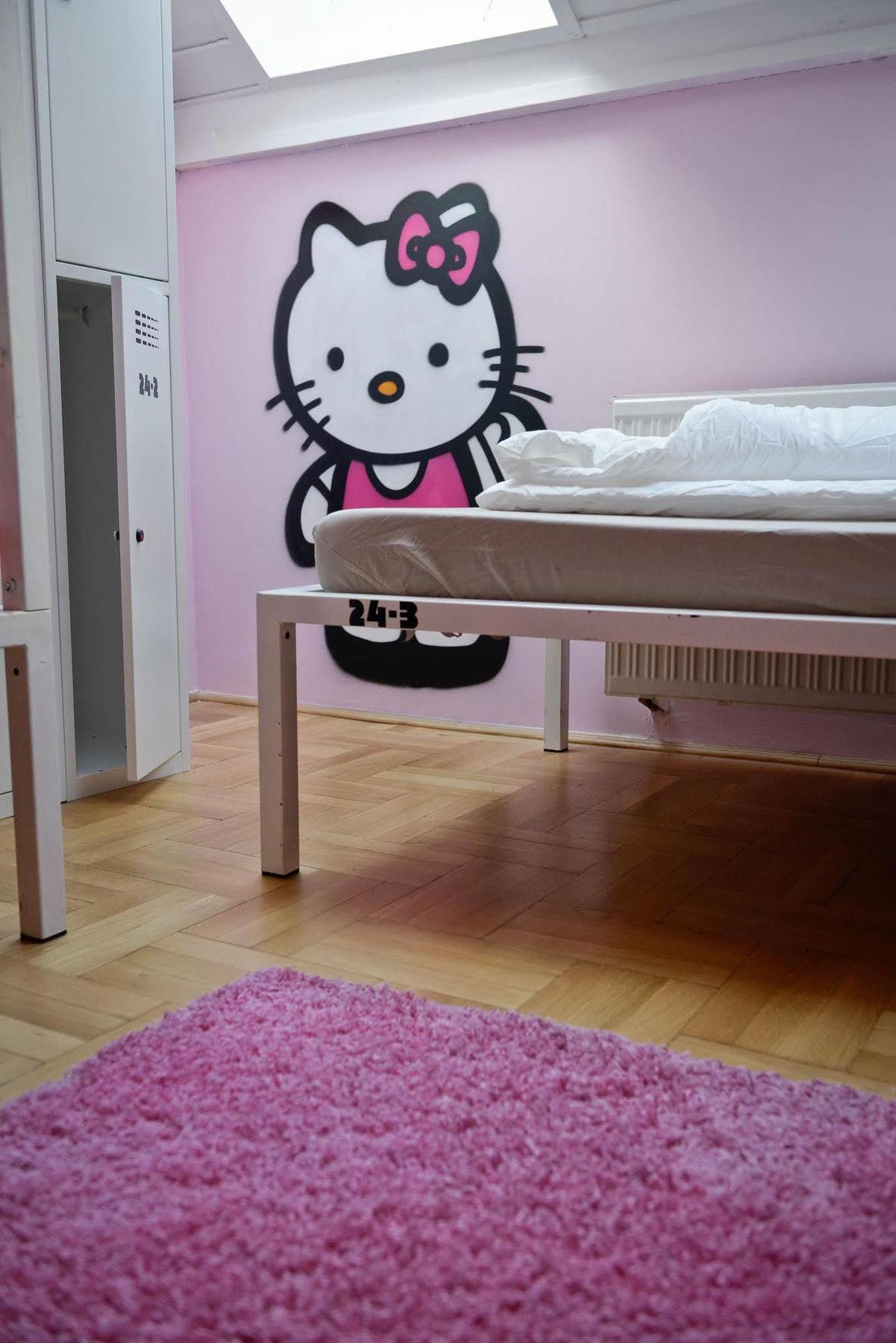 Lol Boutique Hostel City Center Будапеща Екстериор снимка