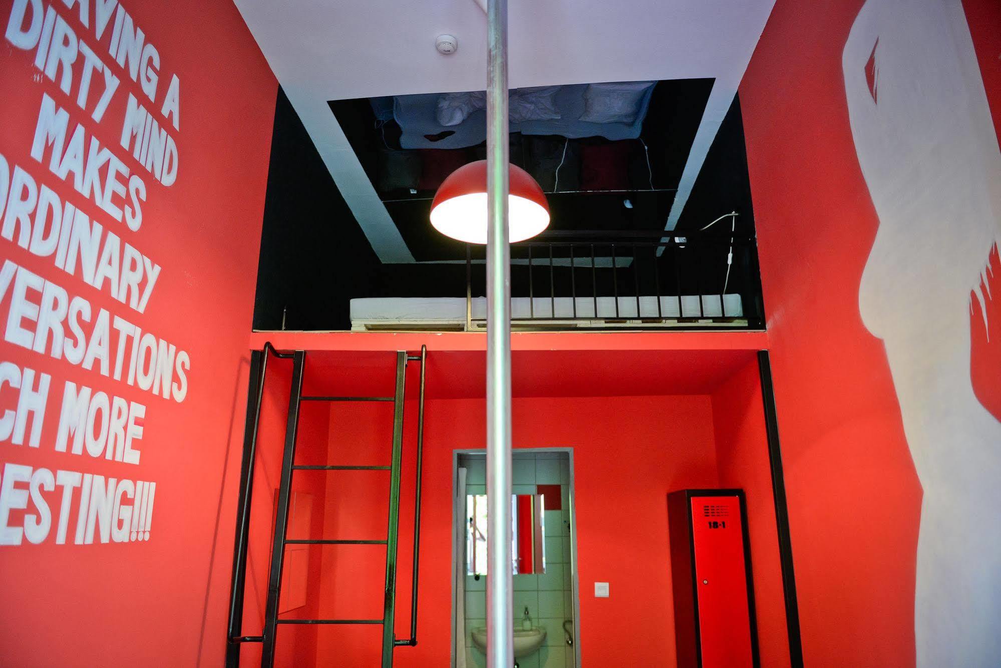Lol Boutique Hostel City Center Будапеща Екстериор снимка