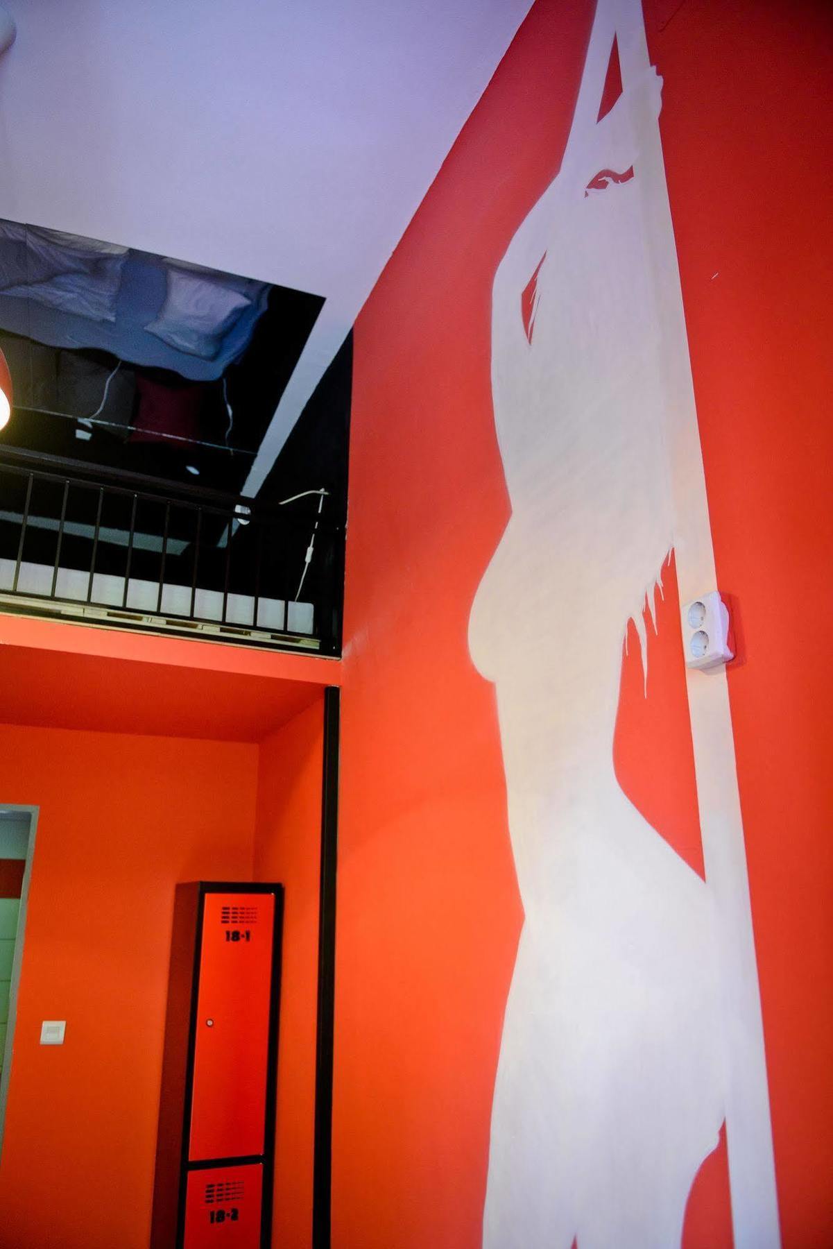 Lol Boutique Hostel City Center Будапеща Екстериор снимка