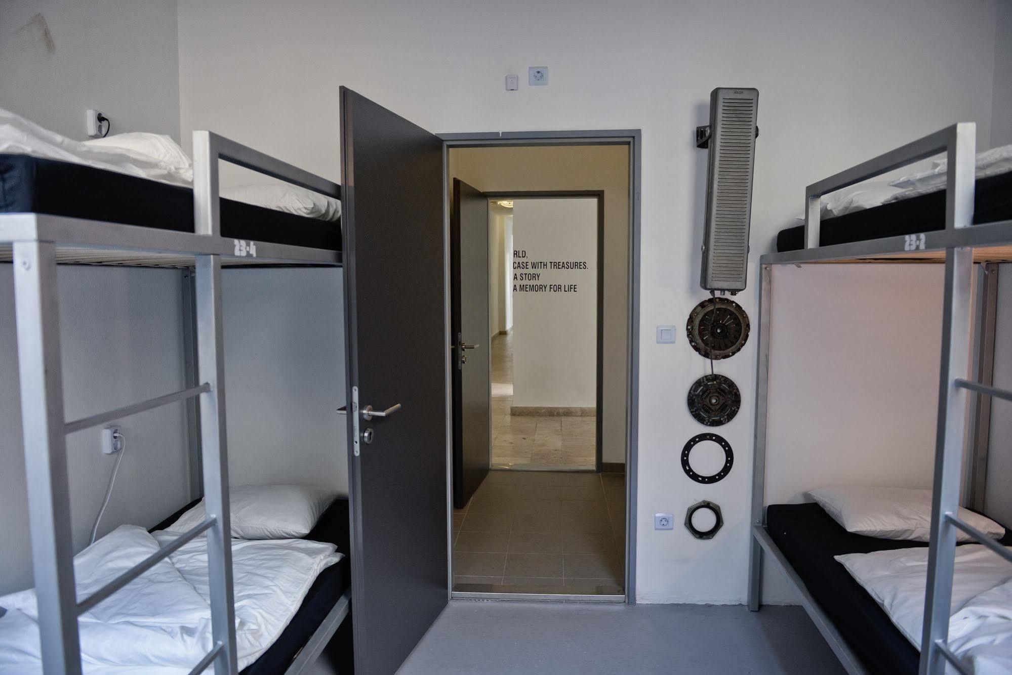 Lol Boutique Hostel City Center Будапеща Екстериор снимка