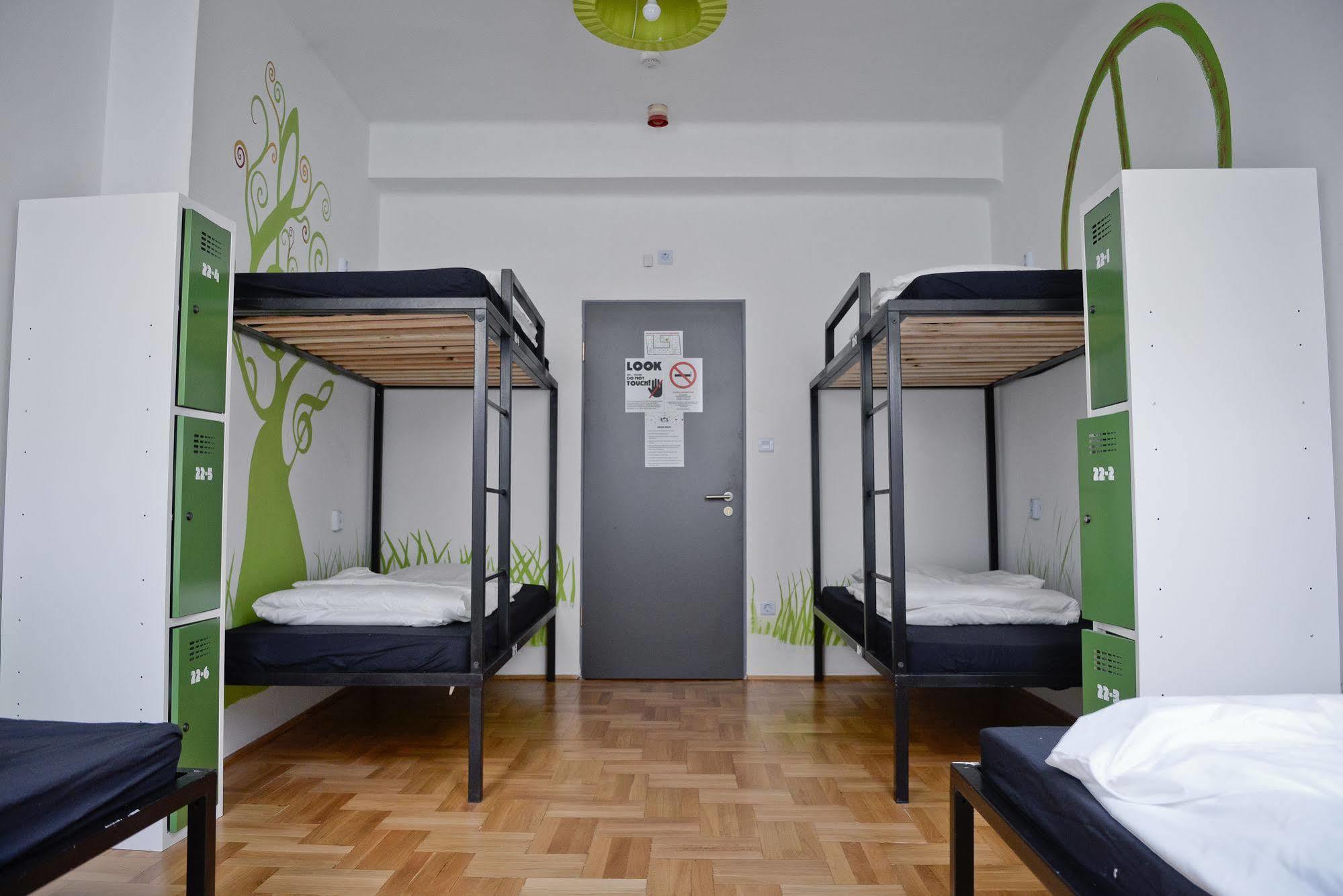 Lol Boutique Hostel City Center Будапеща Екстериор снимка