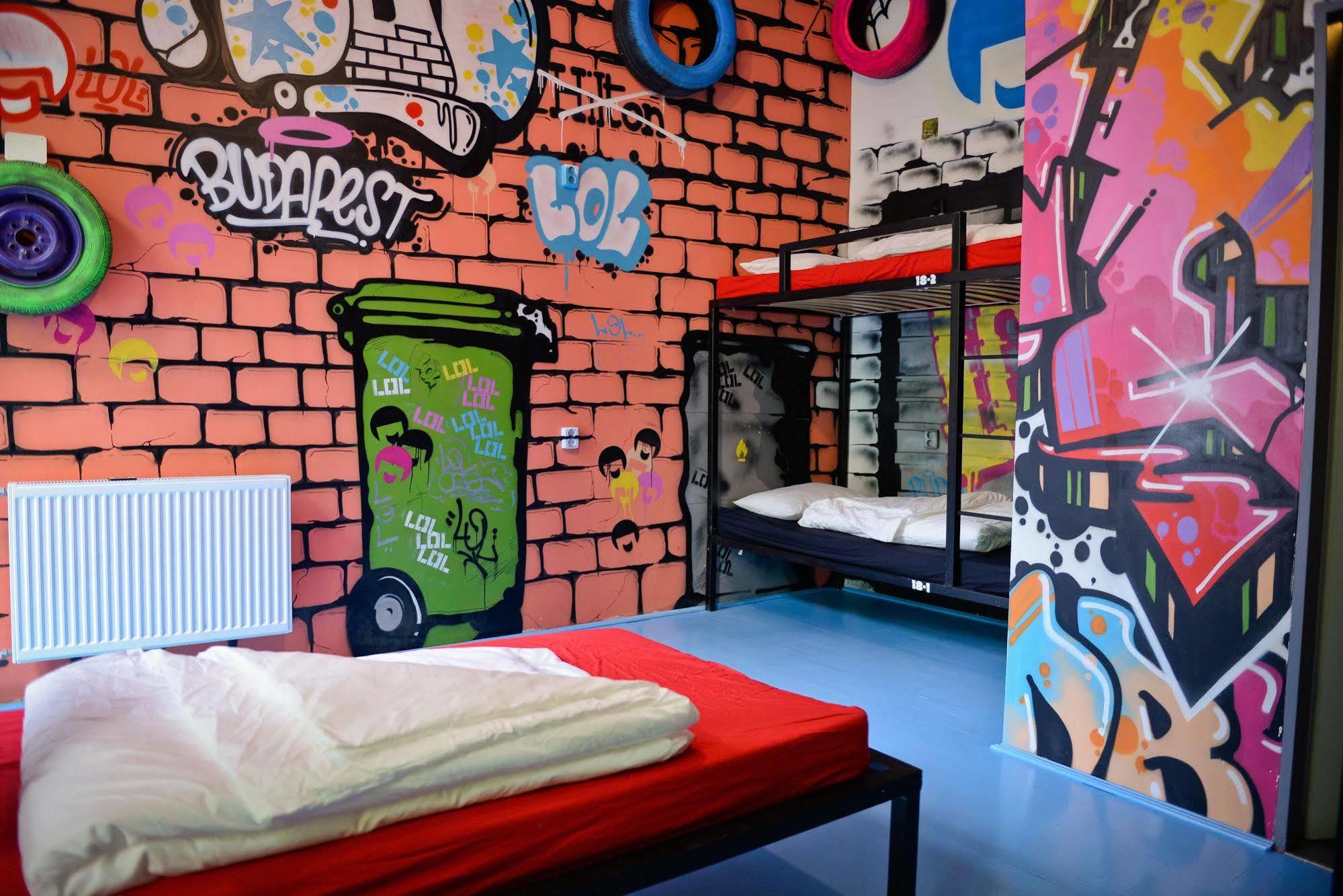 Lol Boutique Hostel City Center Будапеща Екстериор снимка