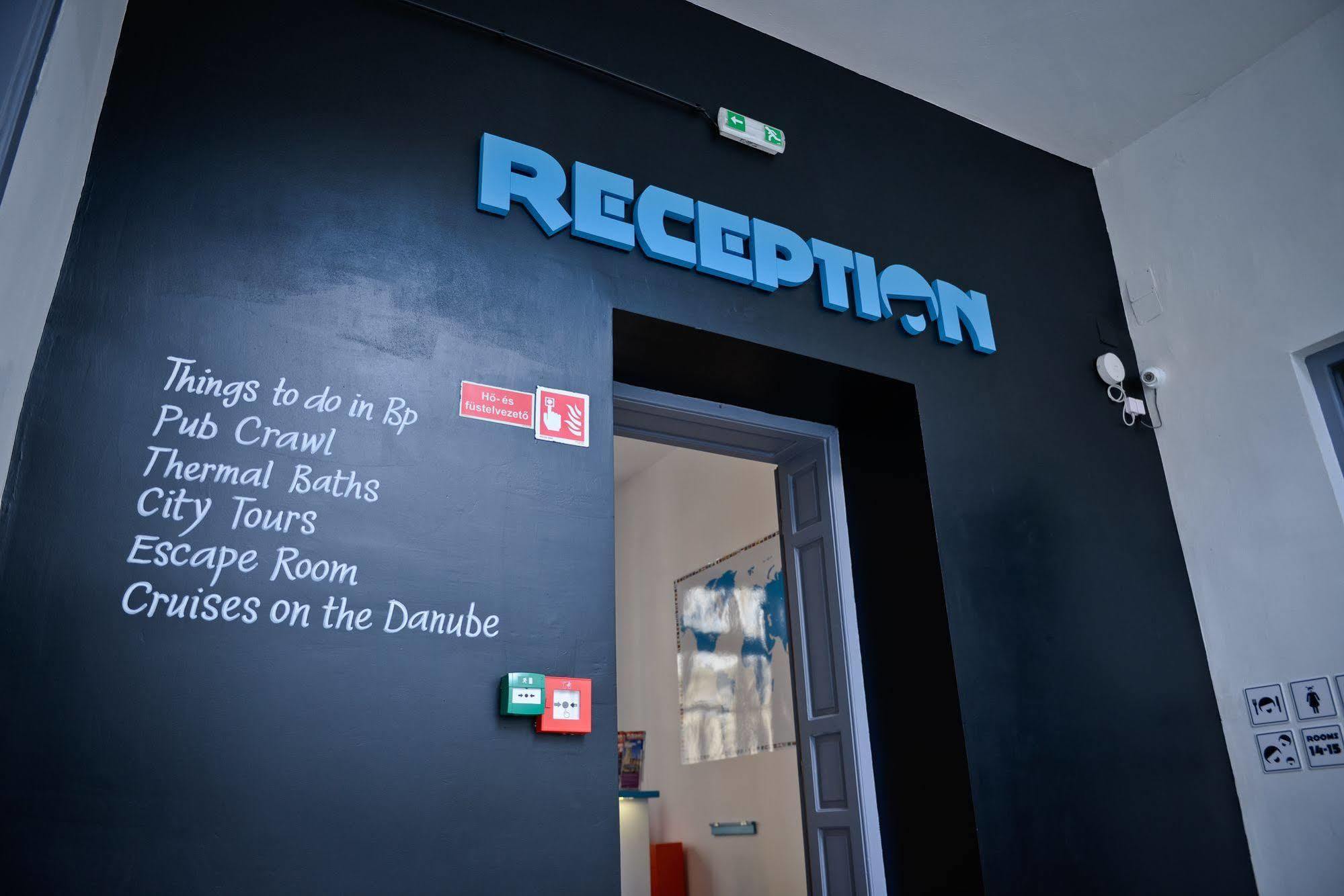 Lol Boutique Hostel City Center Будапеща Екстериор снимка
